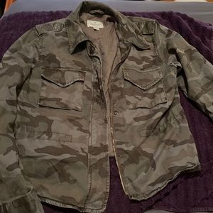 Camo jacket from American Eagle size small plenty of pockets